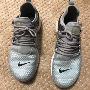 Nike air presto grey